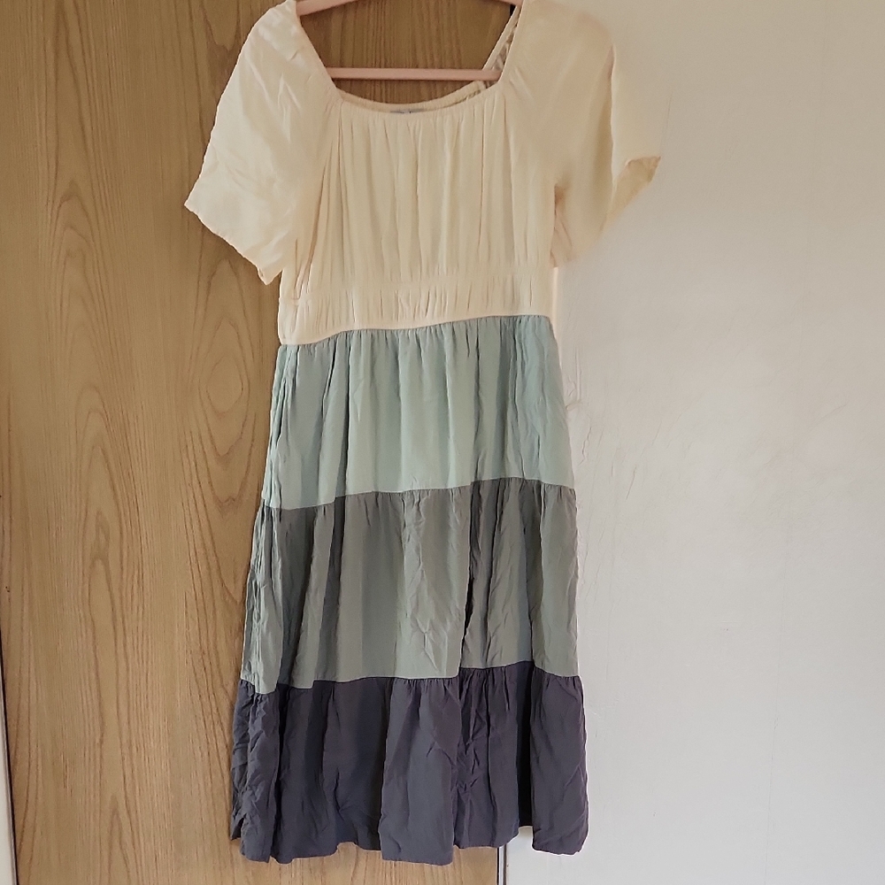 Polagram Cream and Green Colorblock Midi Dress